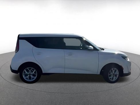 Used 2025 Kia Soul LX w/ LX Technology Package FWD image 12