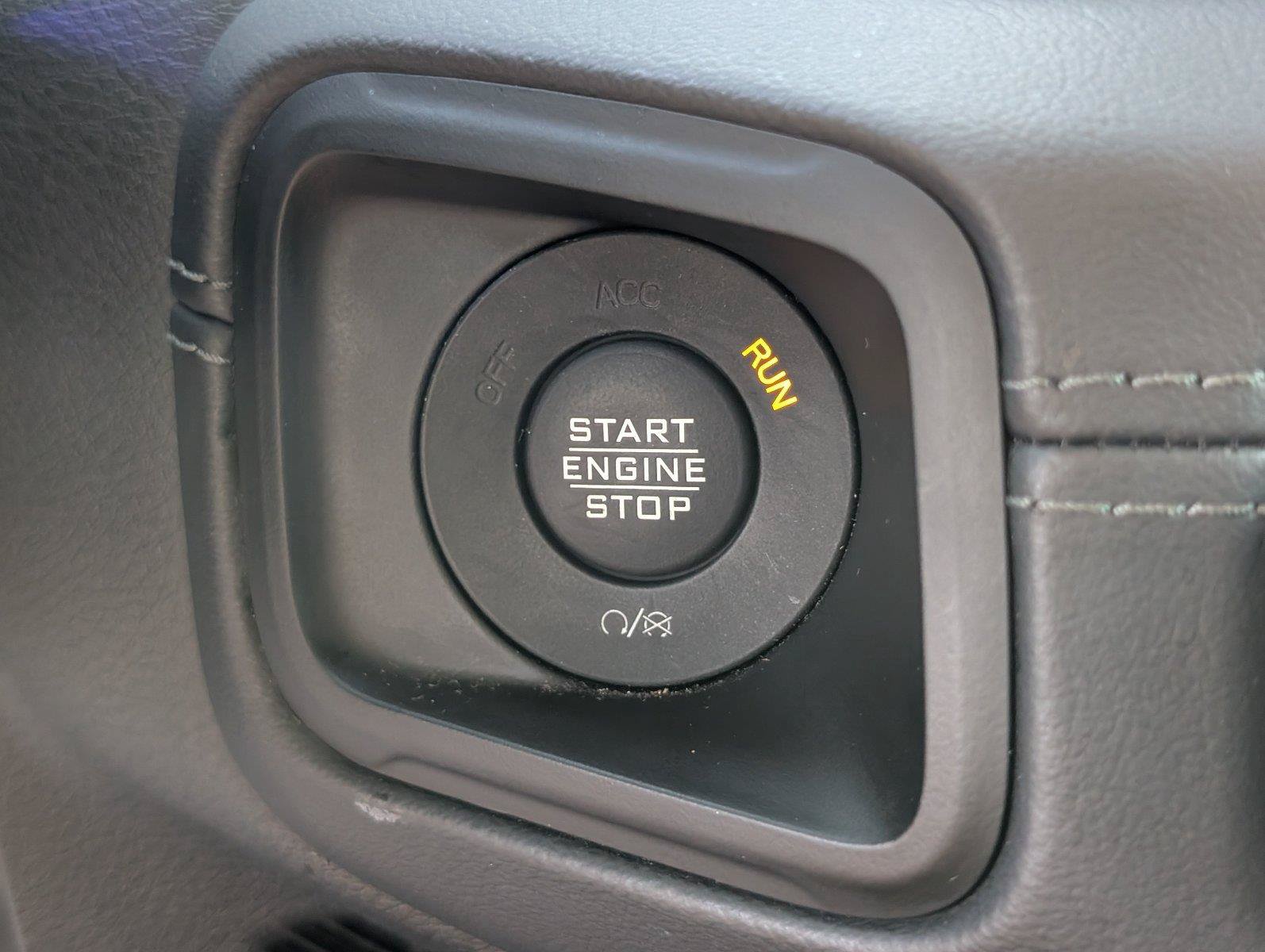 Used 2025 Jeep Wrangler Unlimited Sahara AWD/4WD image 24