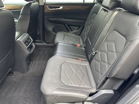 Used 2024 Volkswagen Atlas SE w/ Panoramic Sunroof Package FWD image 32