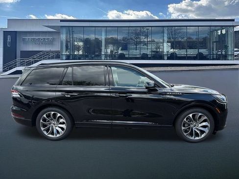 New 2026 Lincoln Aviator 2WD w/ Jet Appearance Package image 9