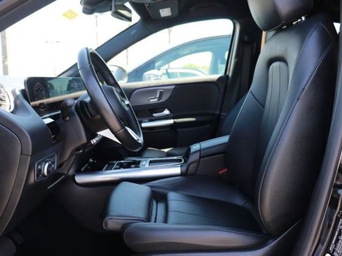 Used 2025 Mercedes-Benz GLA 250 image 12