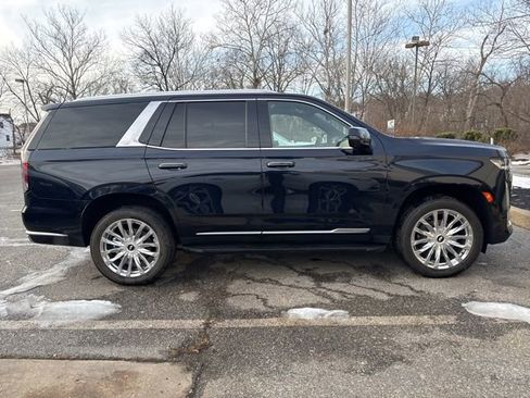 Certified 2022 Cadillac Escalade Premium Luxury image 4