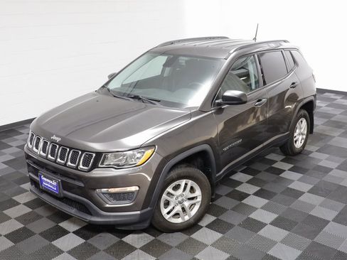 Used 2018 Jeep Compass Sport image 2