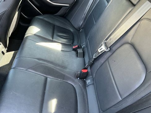 Used 2022 Jaguar XF SE image 5