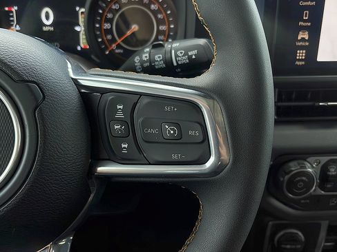 Used 2025 Jeep Wrangler Unlimited Sahara AWD/4WD image 12