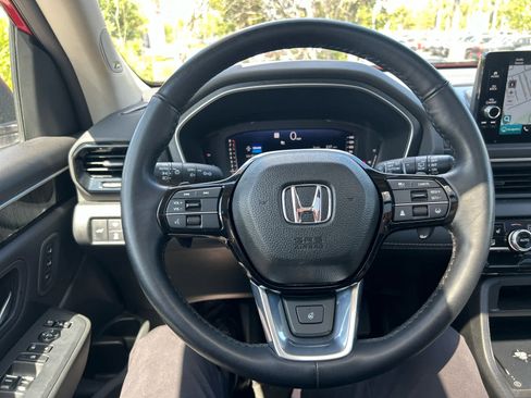 Used 2023 Honda Pilot Elite image 12