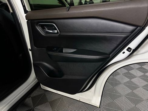 Used 2023 Nissan Rogue Platinum image 34