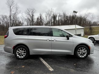 Used 2024 Chrysler Pacifica Touring-L video 2