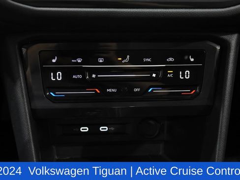 Used 2024 Volkswagen Tiguan SE AWD/4WD image 21