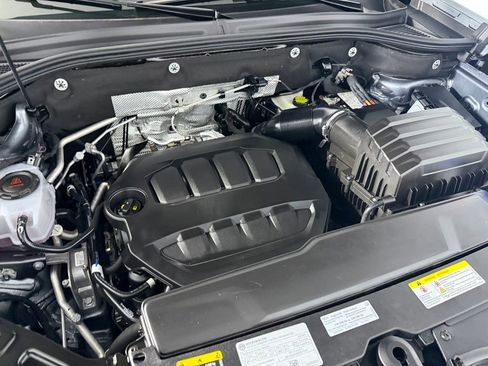 Used 2025 Volkswagen Atlas SE FWD image 33