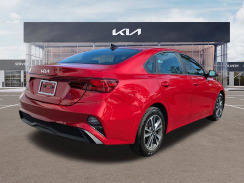 Certified 2023 Kia Forte LXS FWD image 4