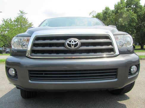 Used 2011 Toyota Sequoia SR5 w/ Premium Pkg AWD/4WD image 3
