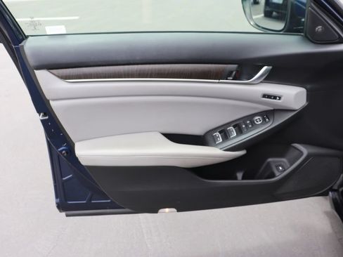 Used 2018 Honda Accord Touring image 9