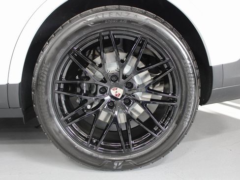 New 2026 Porsche Cayenne S image 12