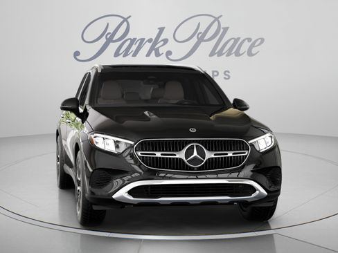 Used 2025 Mercedes-Benz GLC 350e 4MATIC image 35