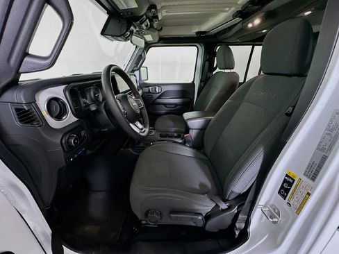 Used 2024 Jeep Wrangler Unlimited Sahara AWD/4WD image 13