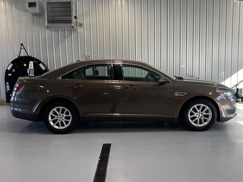Used 2015 Ford Taurus SE image 2