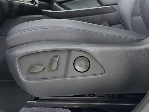 Used 2025 Chevrolet Equinox LT w/ Convenience Package II image 21