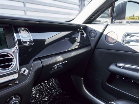 Used 2015 Rolls-Royce Wraith image 67
