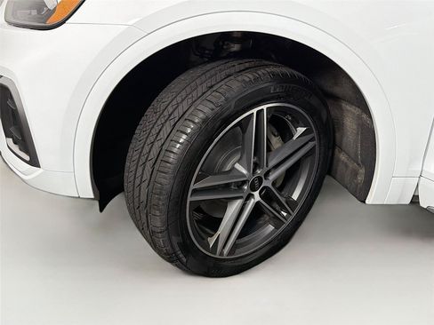 Used 2021 Audi Q5 e Premium Plus w/ Premium Plus Package AWD/4WD image 37