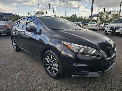 Used 2021 Nissan Versa SV FWD image 2
