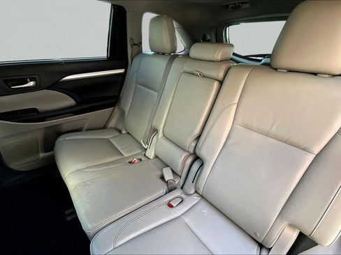 Used 2016 Toyota Highlander XLE image 22