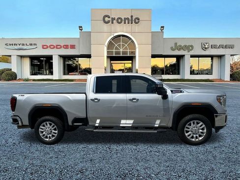Used 2022 GMC Sierra 2500 SLT image 2