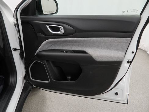 Certified 2024 Jeep Compass Latitude image 45