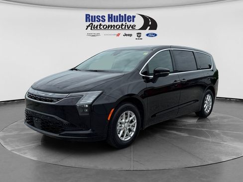 New 2027 Chrysler Pacifica Select w/ Family Tech Group FWD image 1