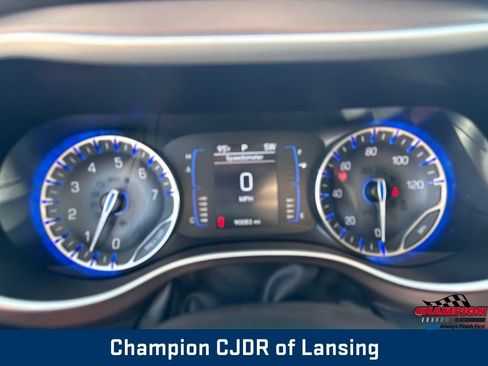 Used 2018 Chrysler Pacifica LX FWD image 23