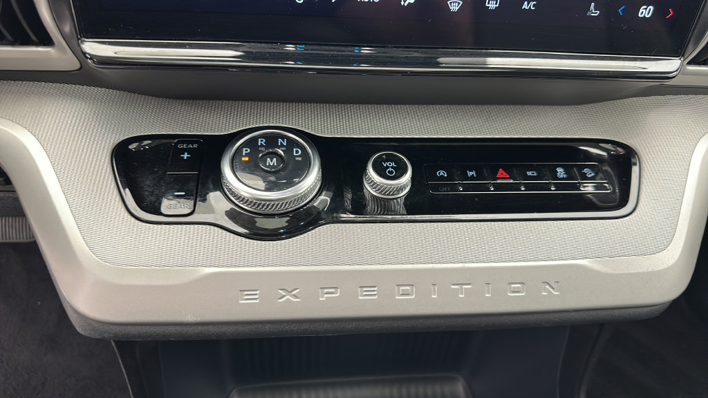 Used 2025 Ford Expedition Active AWD/4WD image 19