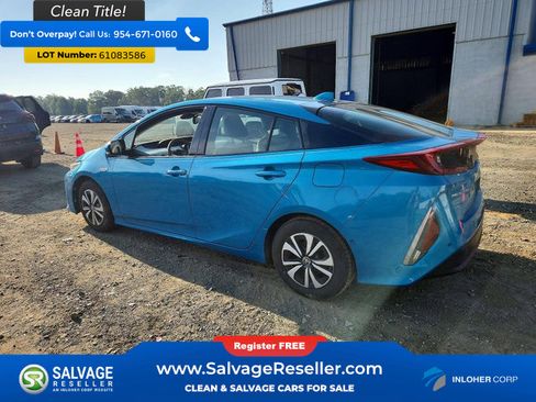 Used 2017 Toyota Prius Prime Advanced FWD image 3