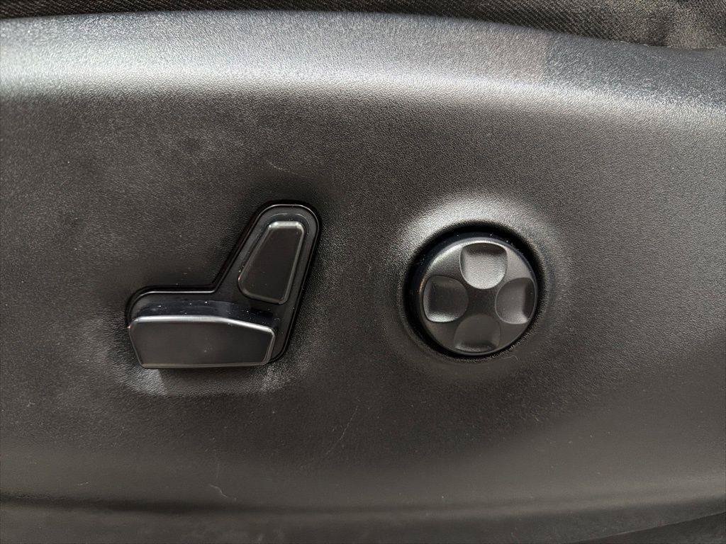 Used 2020 Chrysler Pacifica Limited FWD image 40