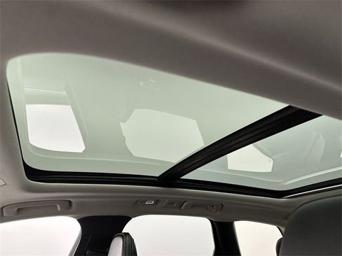 Used 2025 Volvo XC60 B5 Core image 22