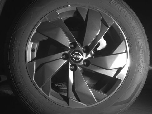 Used 2025 Nissan Rogue SV FWD image 14