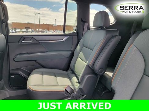 Certified 2025 GMC Acadia AT4 w/ Luxury Package AWD/4WD image 14