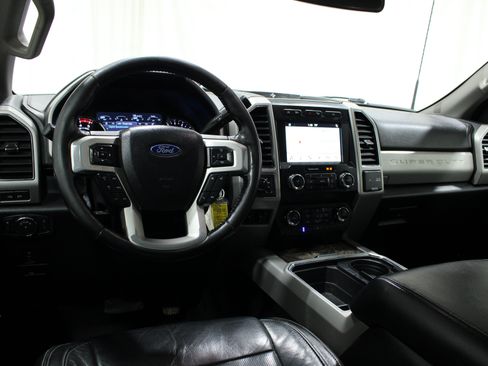 Used 2019 Ford F350 Lariat w/ Lariat Value Package AWD/4WD image 2