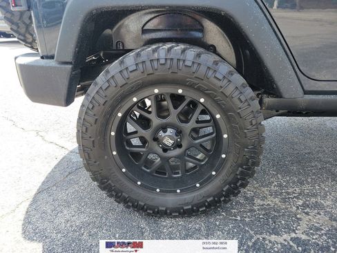 Used 2016 Jeep Wrangler Unlimited Rubicon w/ Connectivity Group AWD/4WD image 5