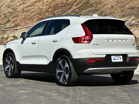 Certified 2025 Volvo XC40 B5 Plus image 7