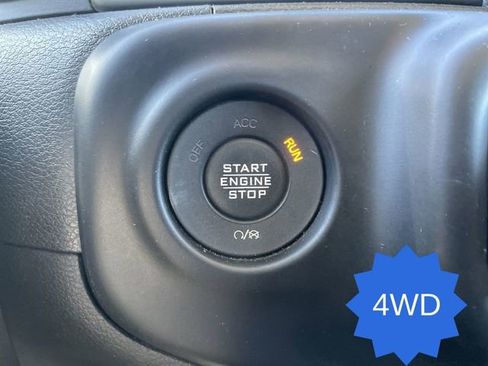 Used 2021 Jeep Gladiator Sport AWD/4WD image 16