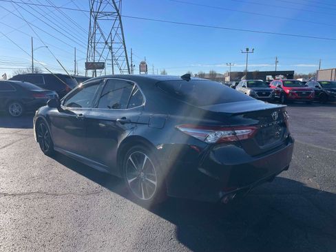 Used 2020 Toyota Camry XSE image 3