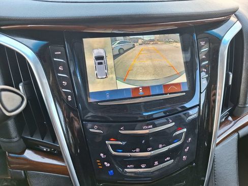 Used 2018 Cadillac Escalade ESV Luxury RWD image 23