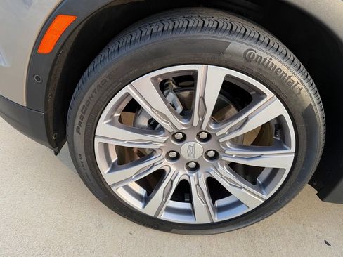 Used 2022 Cadillac XT4 Premium Luxury w/ Enhanced Visibility Package FWD image 11