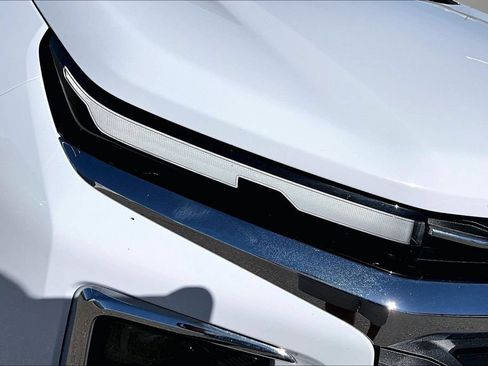 Used 2025 Chevrolet Traverse LT FWD image 31