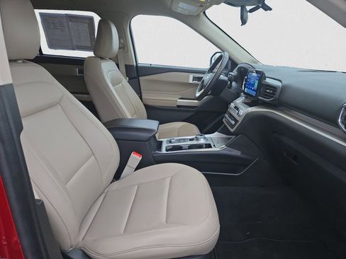 Used 2023 Ford Explorer XLT w/ Equipment Group 202A image 23