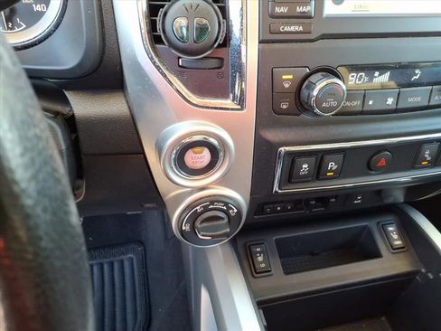 Used 2018 Nissan Titan SV w/ SV Convenience Package image 34