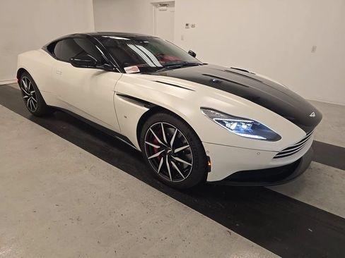 Used 2017 Aston Martin DB11 V12 RWD image 9