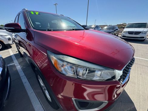 Used 2017 Kia Sorento FWD image 5