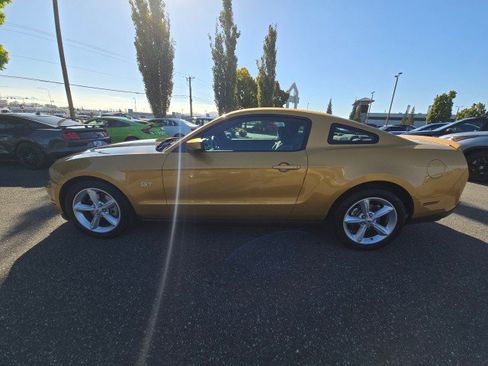 Used 2010 Ford Mustang GT image 7