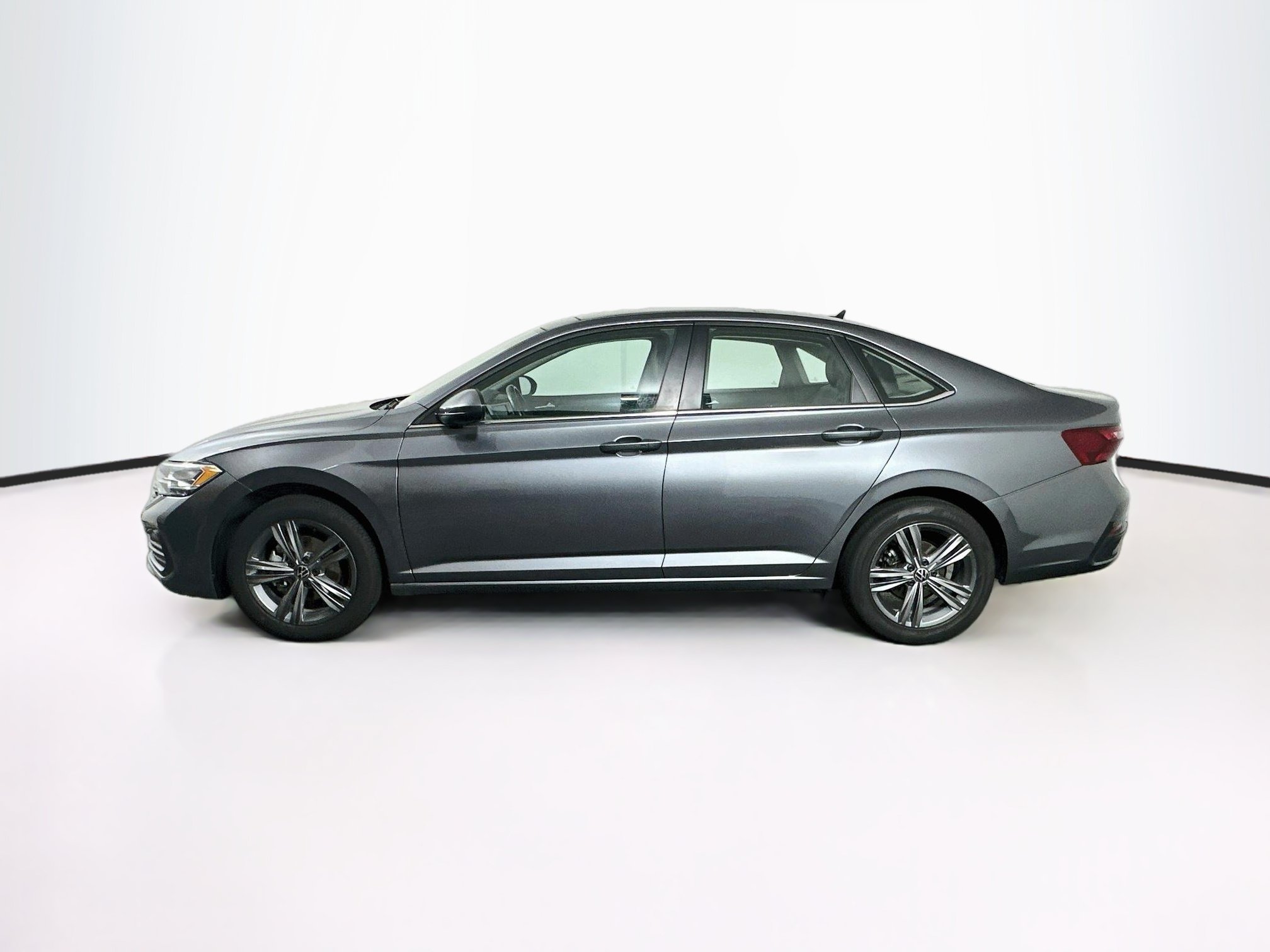 Used 2024 Volkswagen Jetta SE FWD image 4
